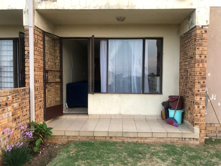 To Let 1 Bedroom Property for Rent in Esther Park Gauteng