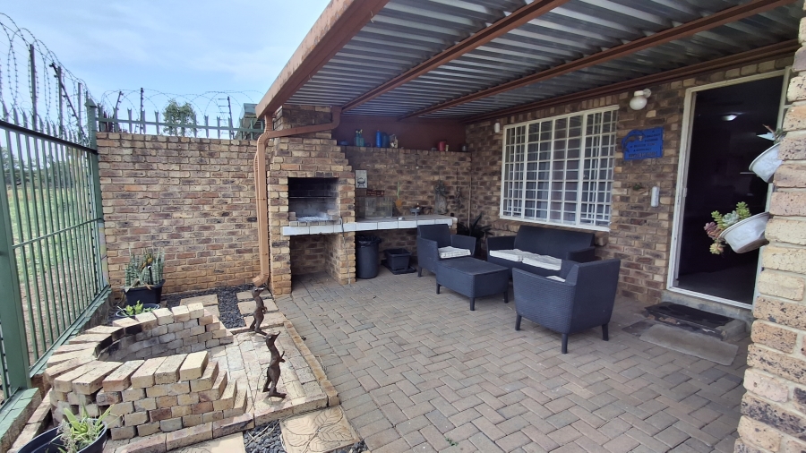 2 Bedroom Property for Sale in Doornpoort Gauteng