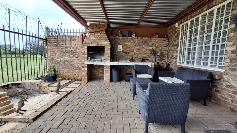 2 Bedroom Property for Sale in Doornpoort Gauteng