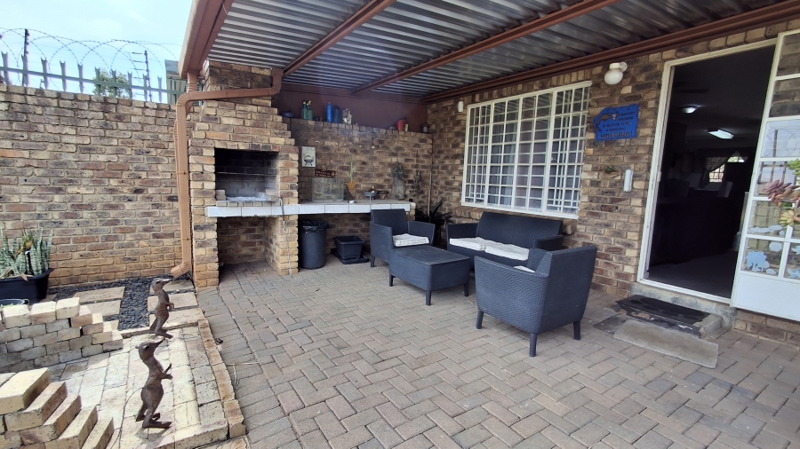 2 Bedroom Property for Sale in Doornpoort Gauteng