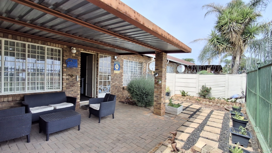 2 Bedroom Property for Sale in Doornpoort Gauteng