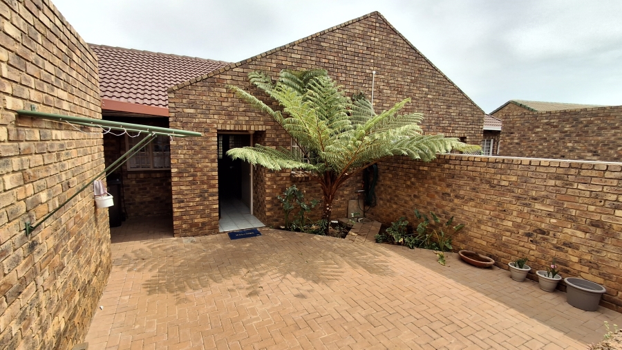 2 Bedroom Property for Sale in Doornpoort Gauteng