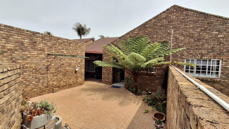 2 Bedroom Property for Sale in Doornpoort Gauteng