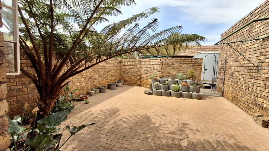 2 Bedroom Property for Sale in Doornpoort Gauteng