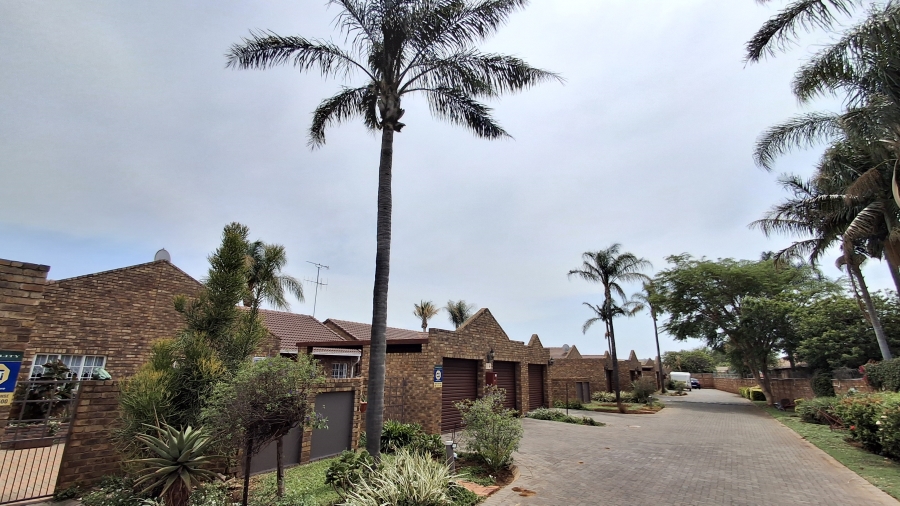 2 Bedroom Property for Sale in Doornpoort Gauteng