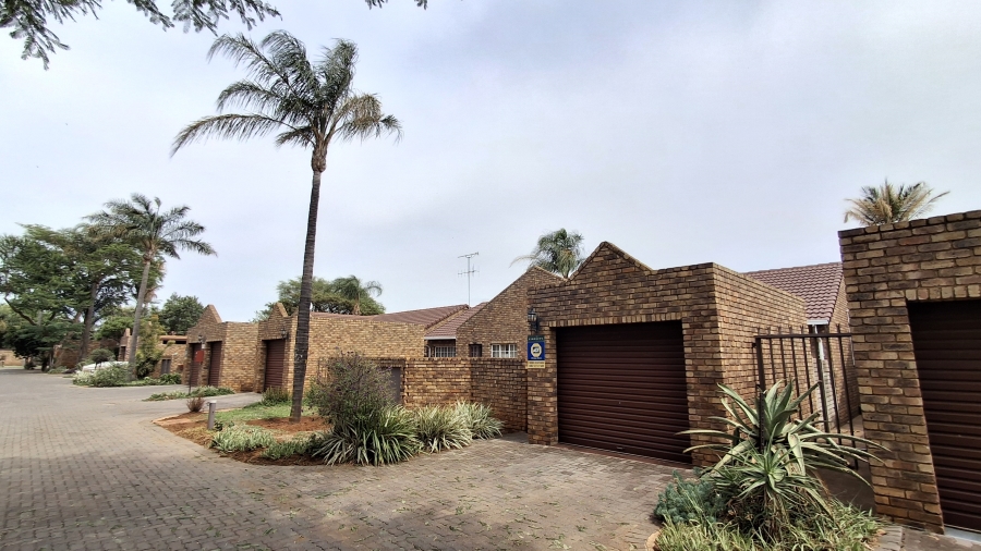 2 Bedroom Property for Sale in Doornpoort Gauteng