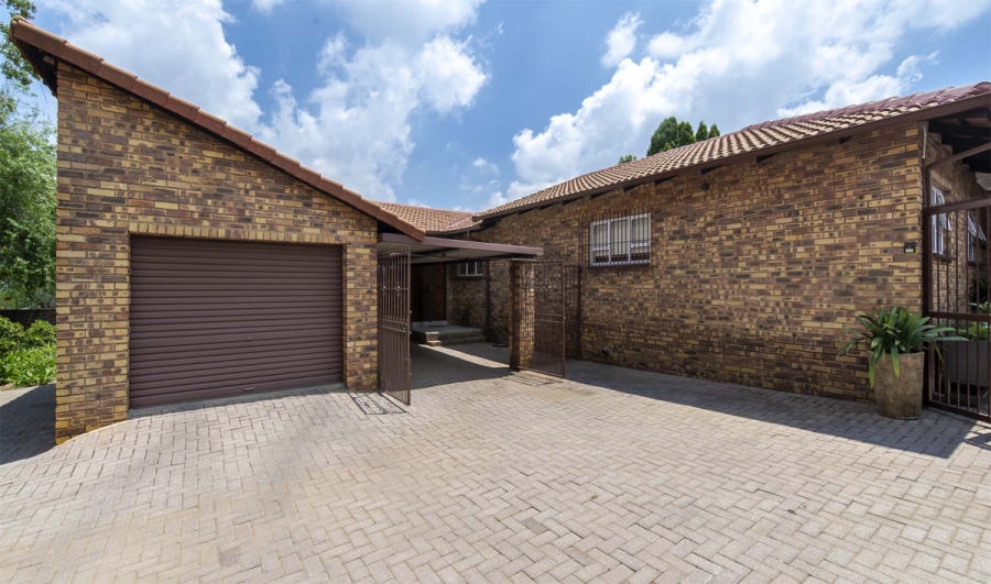 2 Bedroom Property for Sale in Eden Glen Gauteng