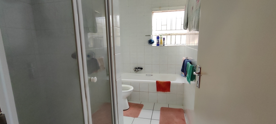 2 Bedroom Property for Sale in Vorna Valley Gauteng