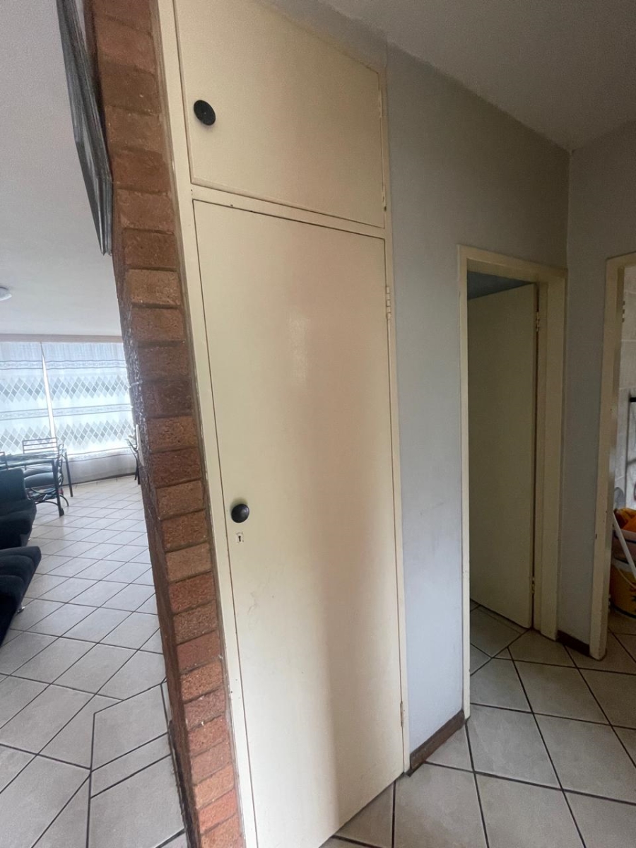 2 Bedroom Property for Sale in Gezina Gauteng