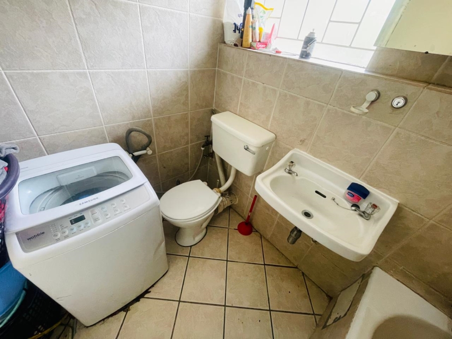 2 Bedroom Property for Sale in Gezina Gauteng