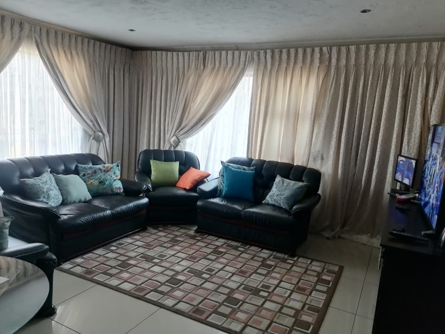 3 Bedroom Property for Sale in Ratanda Gauteng