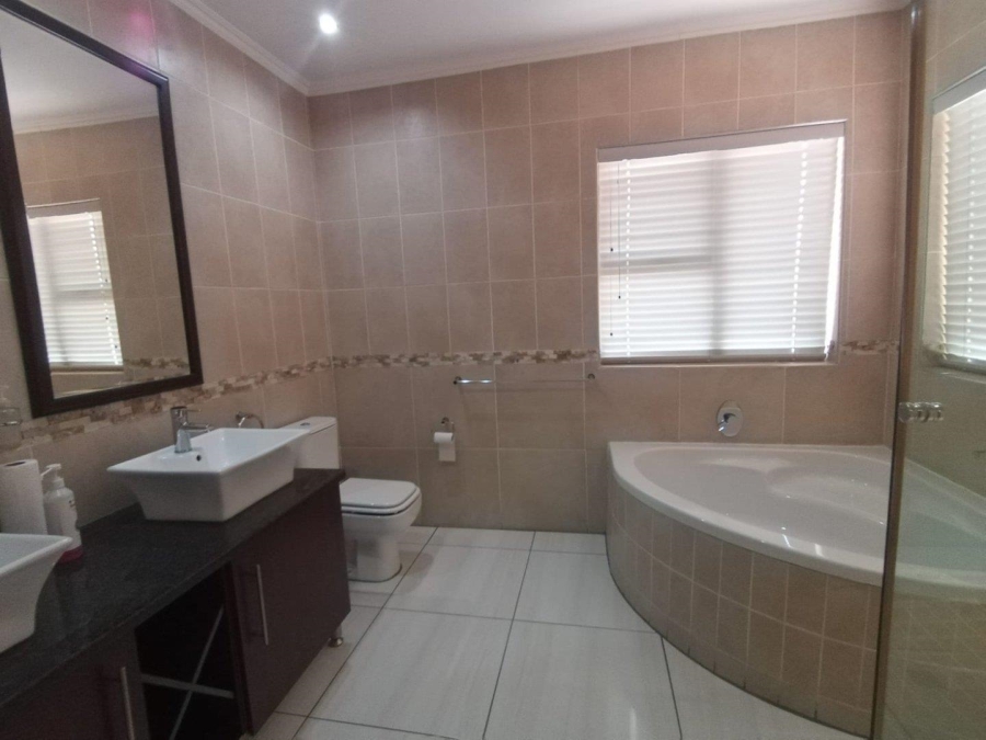 3 Bedroom Property for Sale in Three Rivers Proper Gauteng