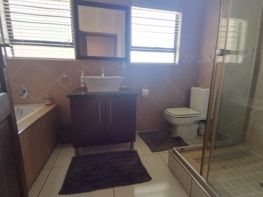 3 Bedroom Property for Sale in Three Rivers Proper Gauteng