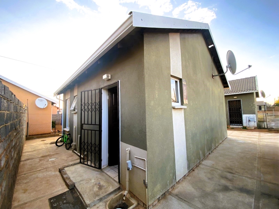 2 Bedroom Property for Sale in Savanna City Gauteng