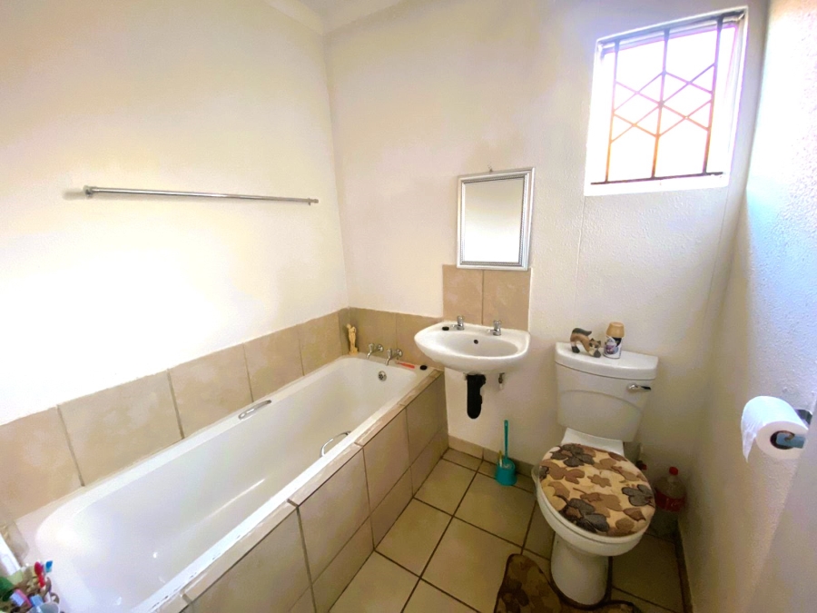 2 Bedroom Property for Sale in Savanna City Gauteng