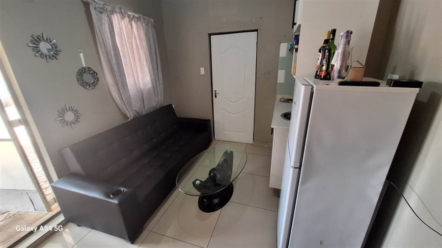 To Let 1 Bedroom Property for Rent in Birchleigh North Gauteng