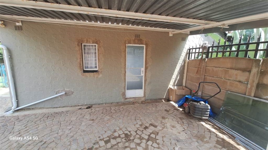 To Let 1 Bedroom Property for Rent in Birchleigh North Gauteng