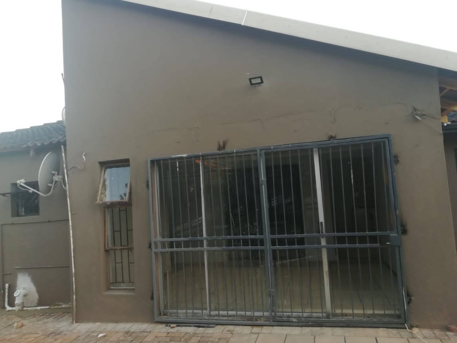 To Let 1 Bedroom Property for Rent in Birch Acres Gauteng