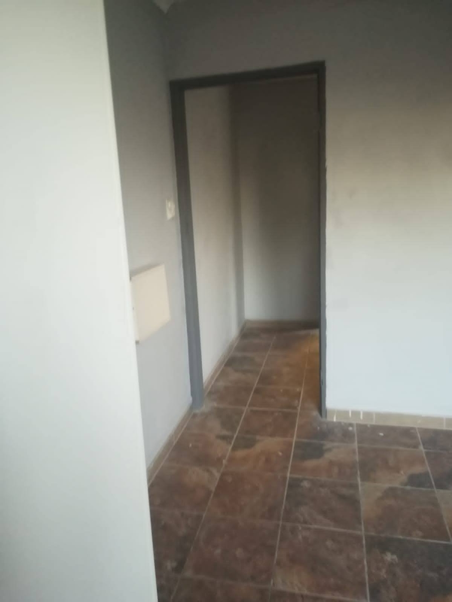 To Let 1 Bedroom Property for Rent in Birch Acres Gauteng