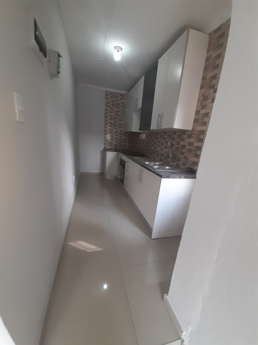 To Let 1 Bedroom Property for Rent in Birch Acres Gauteng