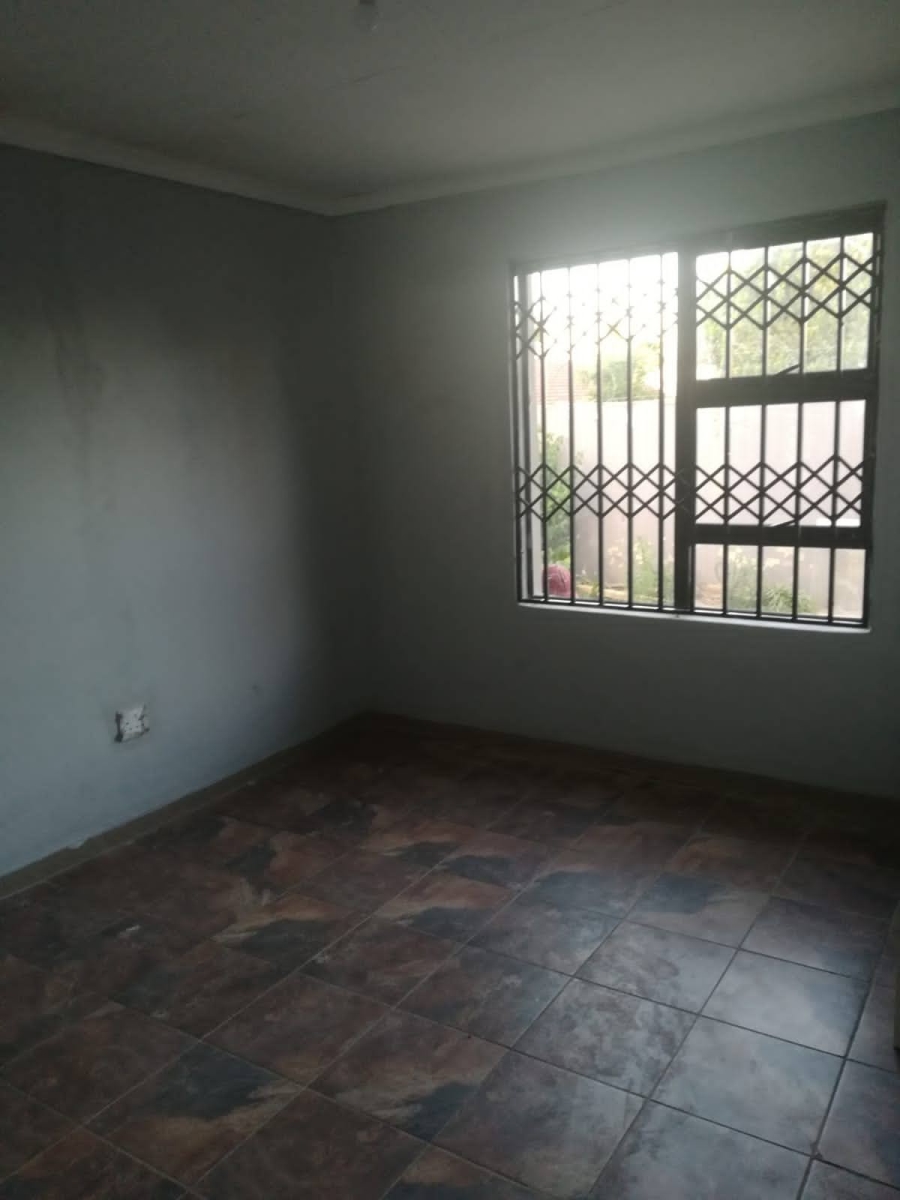 To Let 1 Bedroom Property for Rent in Birch Acres Gauteng