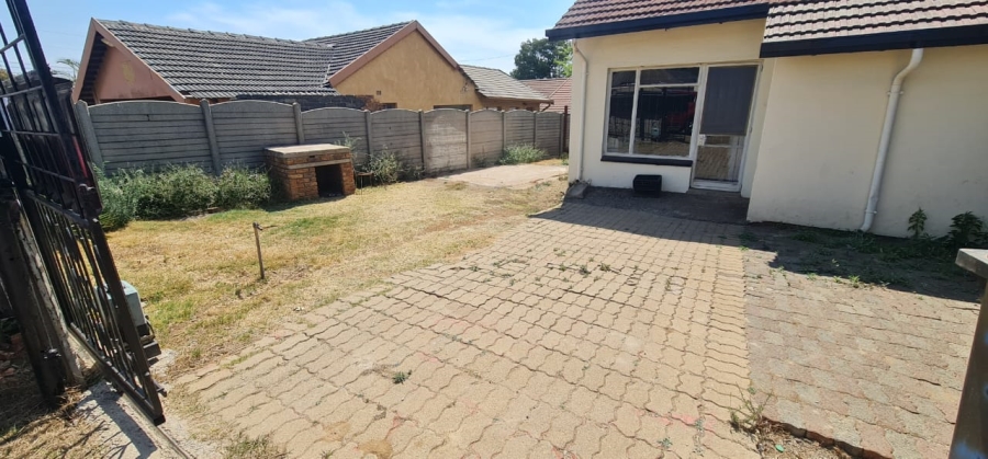 To Let 1 Bedroom Property for Rent in Esther Park Gauteng