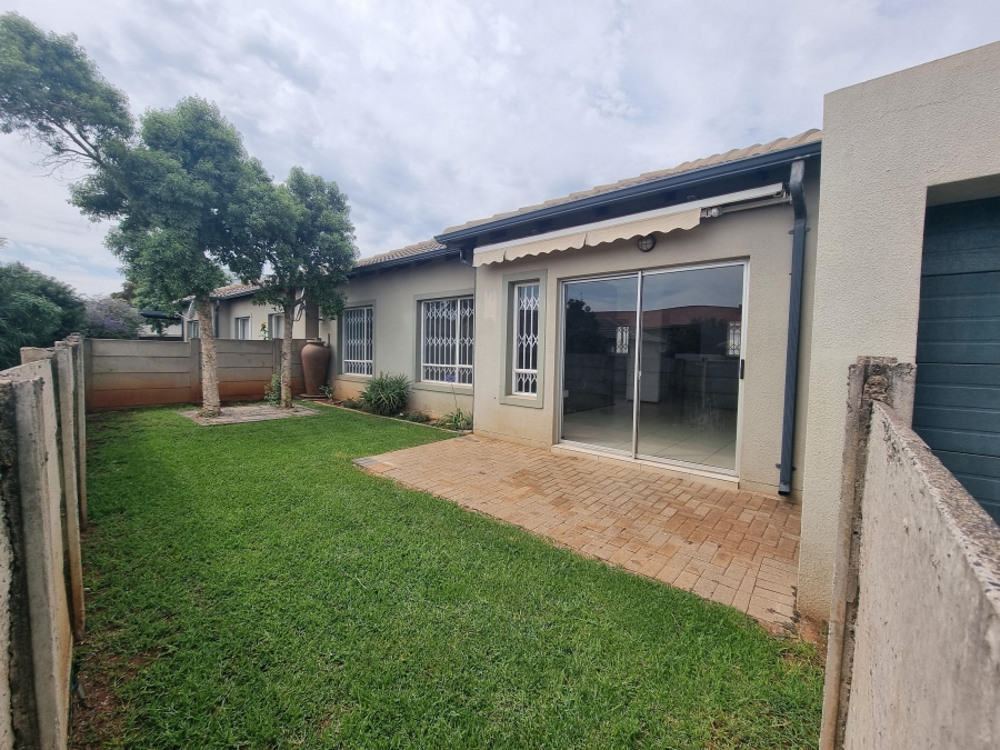 To Let 2 Bedroom Property for Rent in Amorosa Gauteng