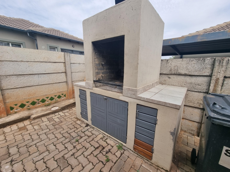 To Let 2 Bedroom Property for Rent in Amorosa Gauteng