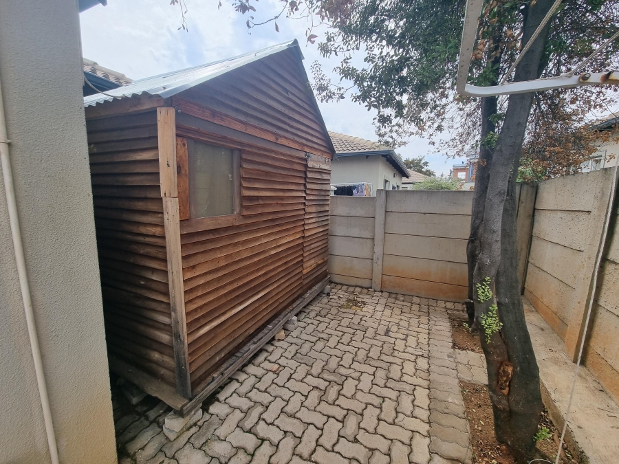 To Let 2 Bedroom Property for Rent in Amorosa Gauteng