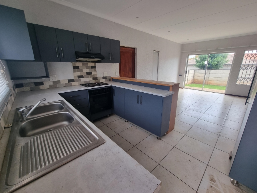 To Let 2 Bedroom Property for Rent in Amorosa Gauteng