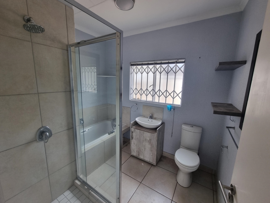 To Let 2 Bedroom Property for Rent in Amorosa Gauteng