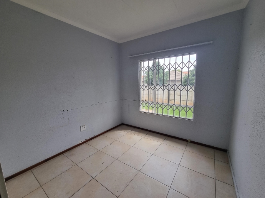 To Let 2 Bedroom Property for Rent in Amorosa Gauteng