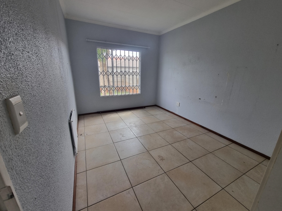 To Let 2 Bedroom Property for Rent in Amorosa Gauteng