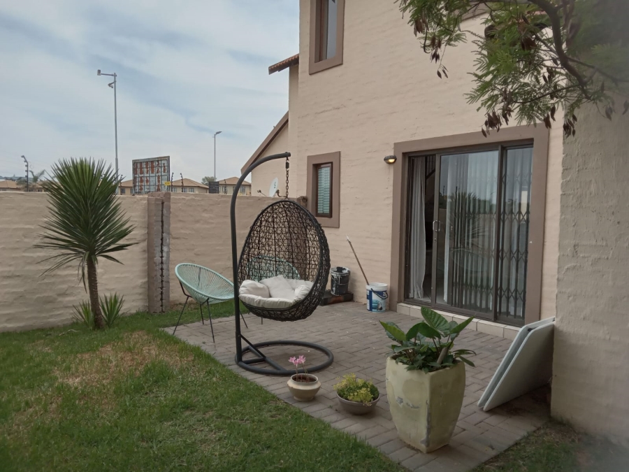 To Let 2 Bedroom Property for Rent in Carlswald Gauteng