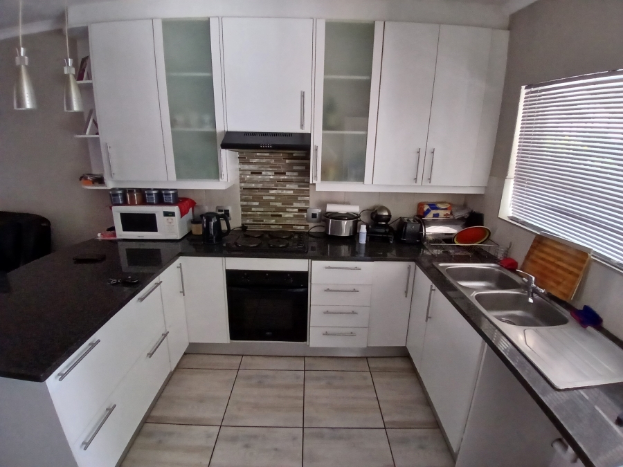 To Let 2 Bedroom Property for Rent in Ravenswood Gauteng