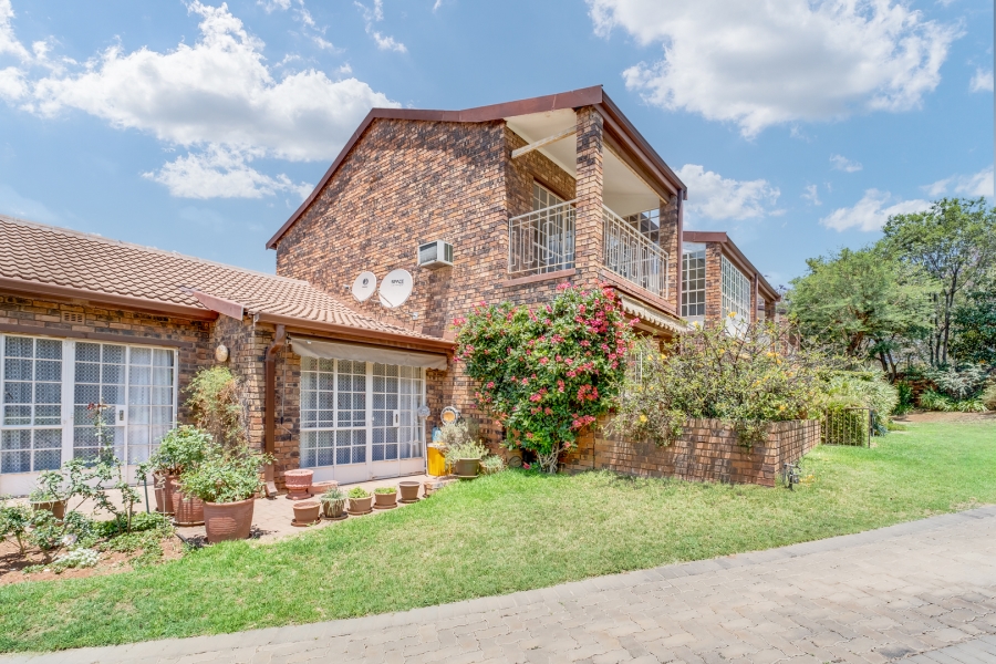 2 Bedroom Property for Sale in Bryanston Gauteng