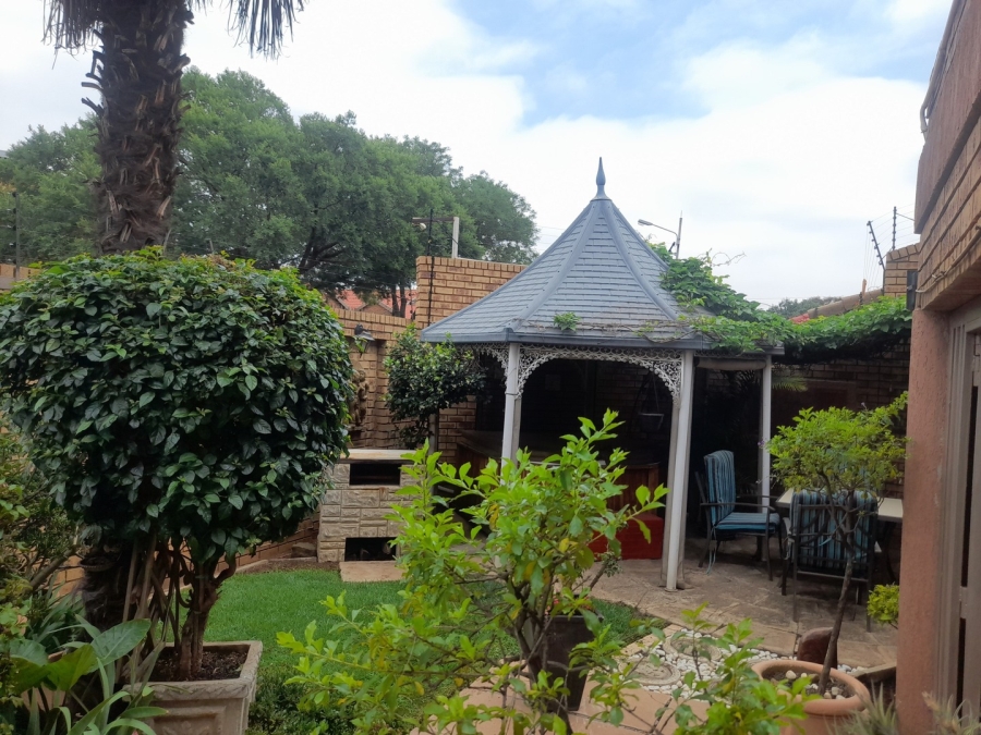 3 Bedroom Property for Sale in New Redruth Gauteng