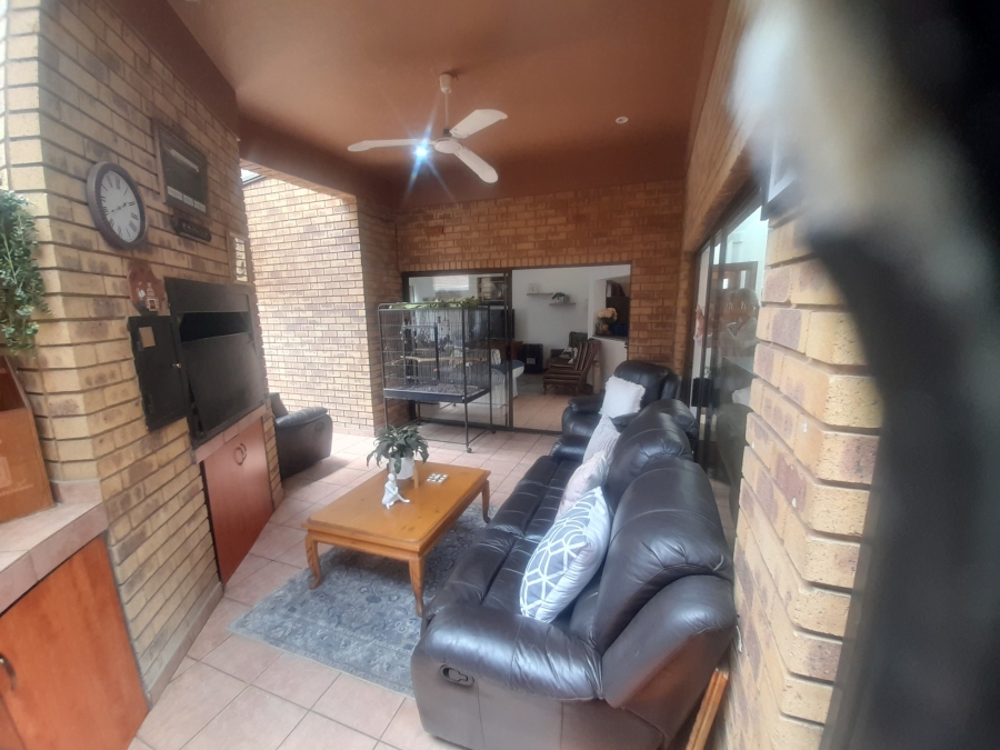 3 Bedroom Property for Sale in New Redruth Gauteng