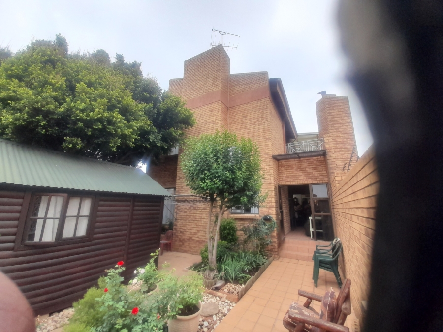 3 Bedroom Property for Sale in New Redruth Gauteng