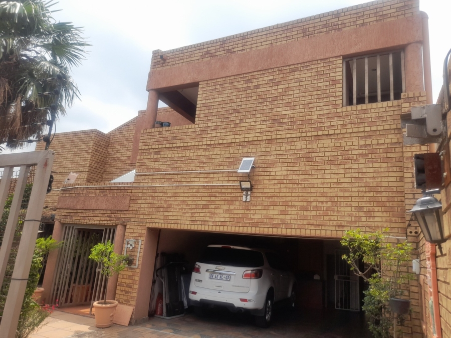 3 Bedroom Property for Sale in New Redruth Gauteng