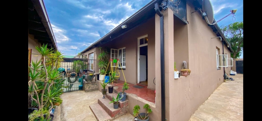 To Let 2 Bedroom Property for Rent in Malvern East Gauteng