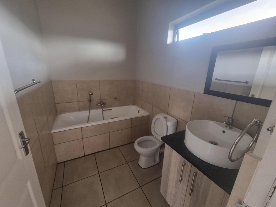 To Let 2 Bedroom Property for Rent in Ruimsig Gauteng