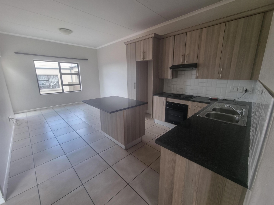 To Let 2 Bedroom Property for Rent in Ruimsig Gauteng