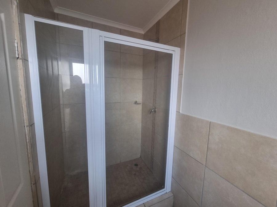 To Let 2 Bedroom Property for Rent in Ruimsig Gauteng