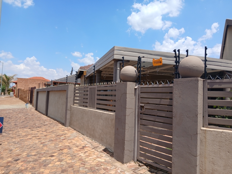 3 Bedroom Property for Sale in Nellmapius Gauteng