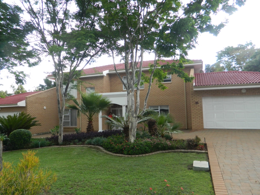 To Let 5 Bedroom Property for Rent in Silver Lakes Golf Estate Gauteng