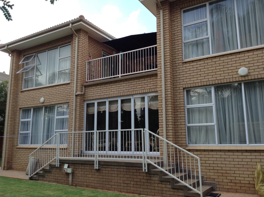 To Let 5 Bedroom Property for Rent in Silver Lakes Golf Estate Gauteng