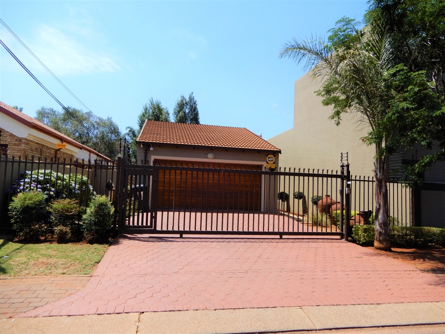 3 Bedroom Property for Sale in Eldoraigne Gauteng