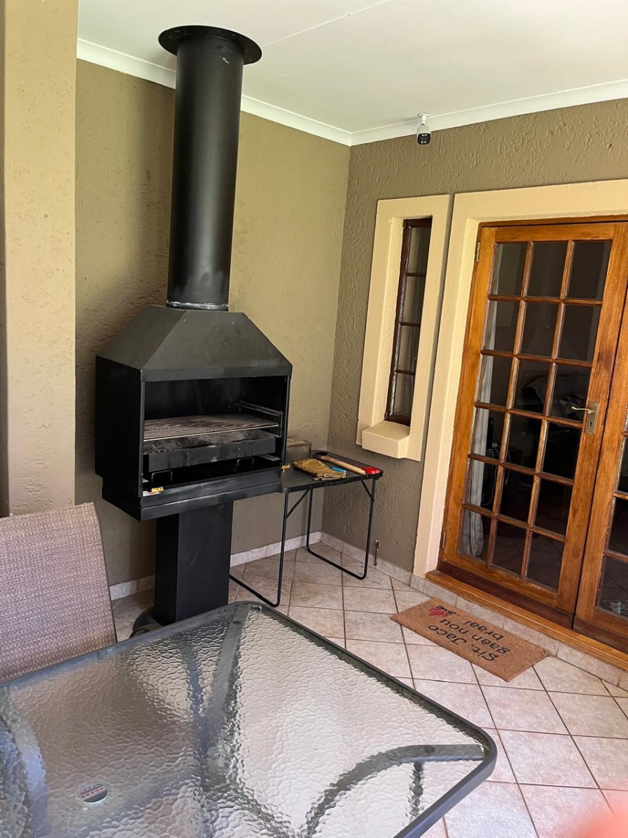 3 Bedroom Property for Sale in Eldoraigne Gauteng