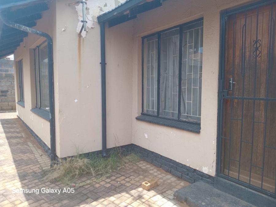 2 Bedroom Property for Sale in Protea North Gauteng